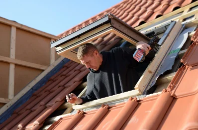 Pose de fenêtres de toit Velux à Rosnoën